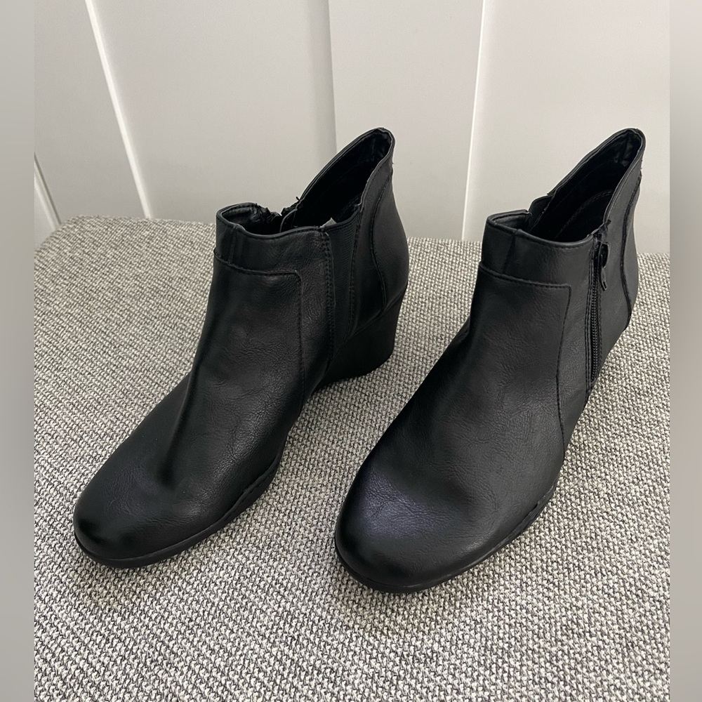 A2 Heelrest by Aerosoles Black Zipper Ankle Boot Womans Size 11